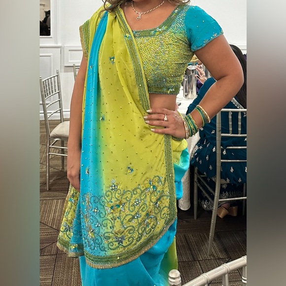 Indian saree/sari (pure crepe georgette fabric). Ombre green-blue.Blouse size: 8 - Picture 11 of 12